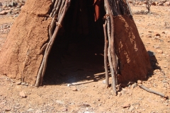 14 1 Himba-Dorf bei Epupa 32 Hütte im Bau